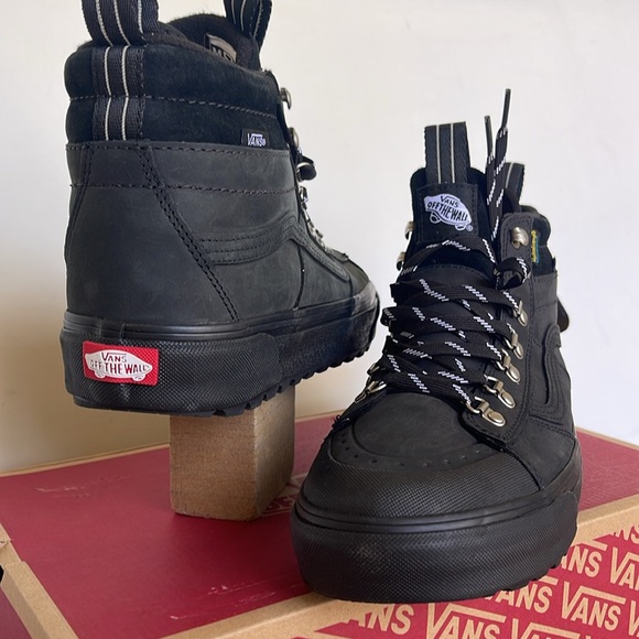 Vans WMNS Sk8-Hi Dr Mte-2
Black
VN0009QMBLA
Boots Sneakers - Picture 9 of 16